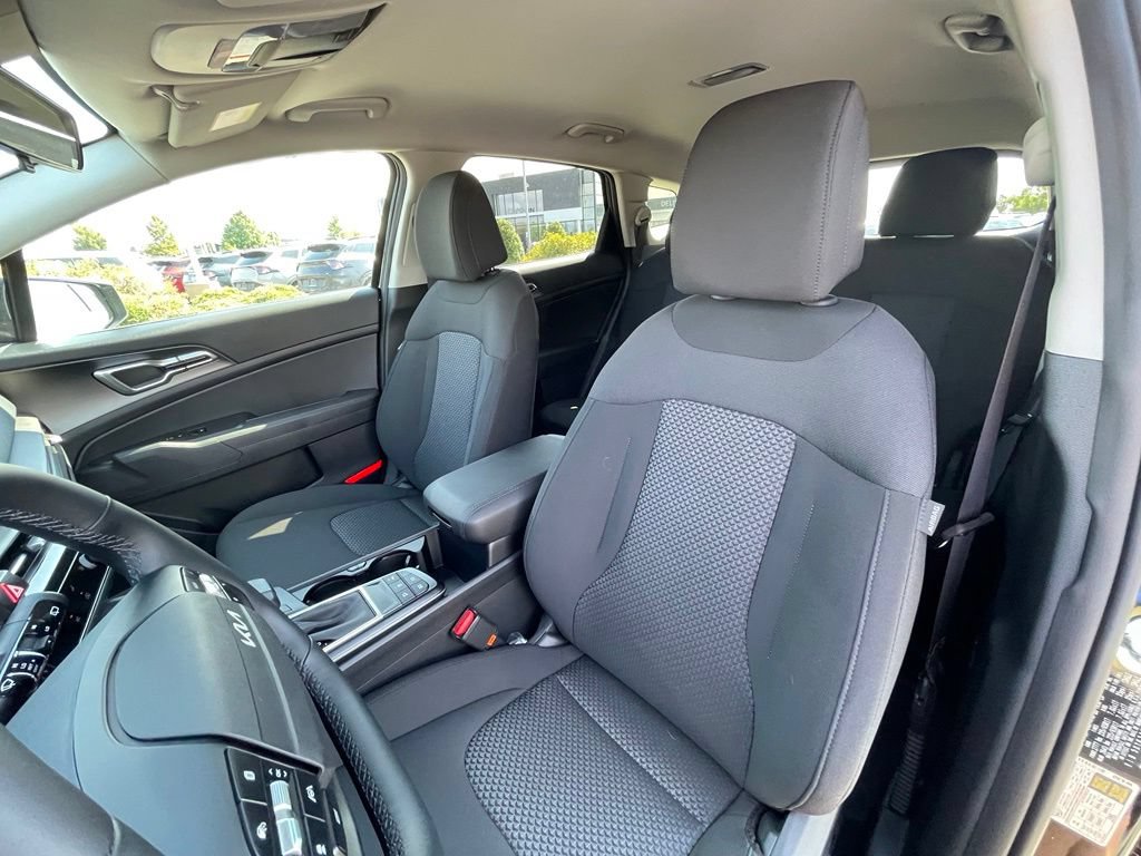 New 2026 Kia Sportage LX w/ LX Convenience Package FWD image 22