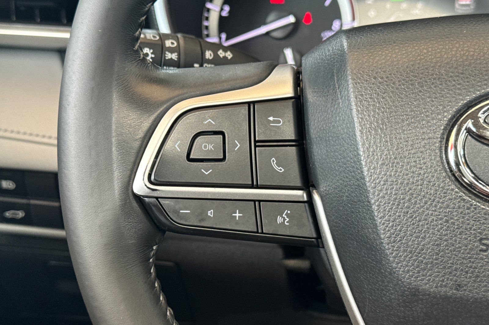 Used 2022 Toyota Highlander XLE AWD/4WD image 30