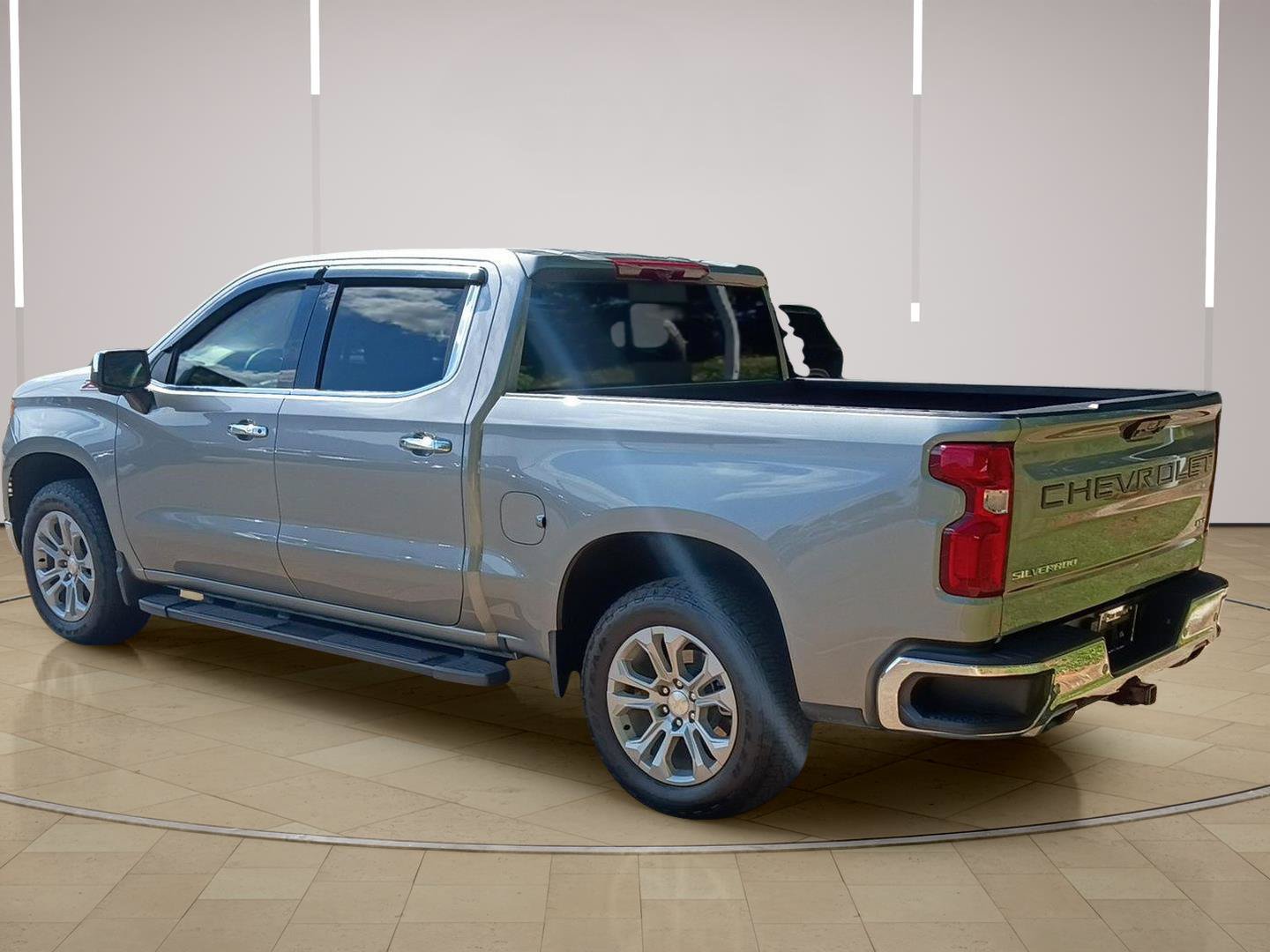 Used 2025 Chevrolet Silverado 1500 LTZ w/ Technology Package AWD/4WD image 5