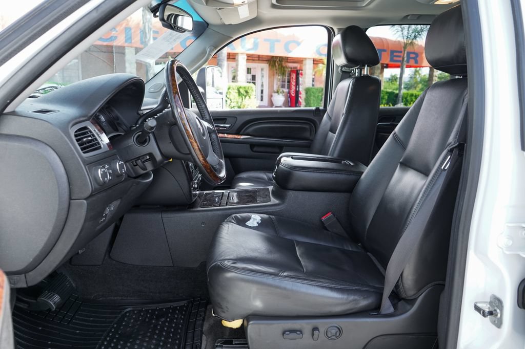Used 2011 GMC Sierra 3500 Denali AWD/4WD image 19