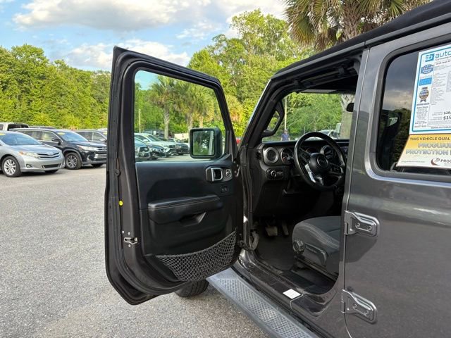 Used 2018 Jeep Wrangler Unlimited Sahara w/ LED Lighting Group AWD/4WD image 9