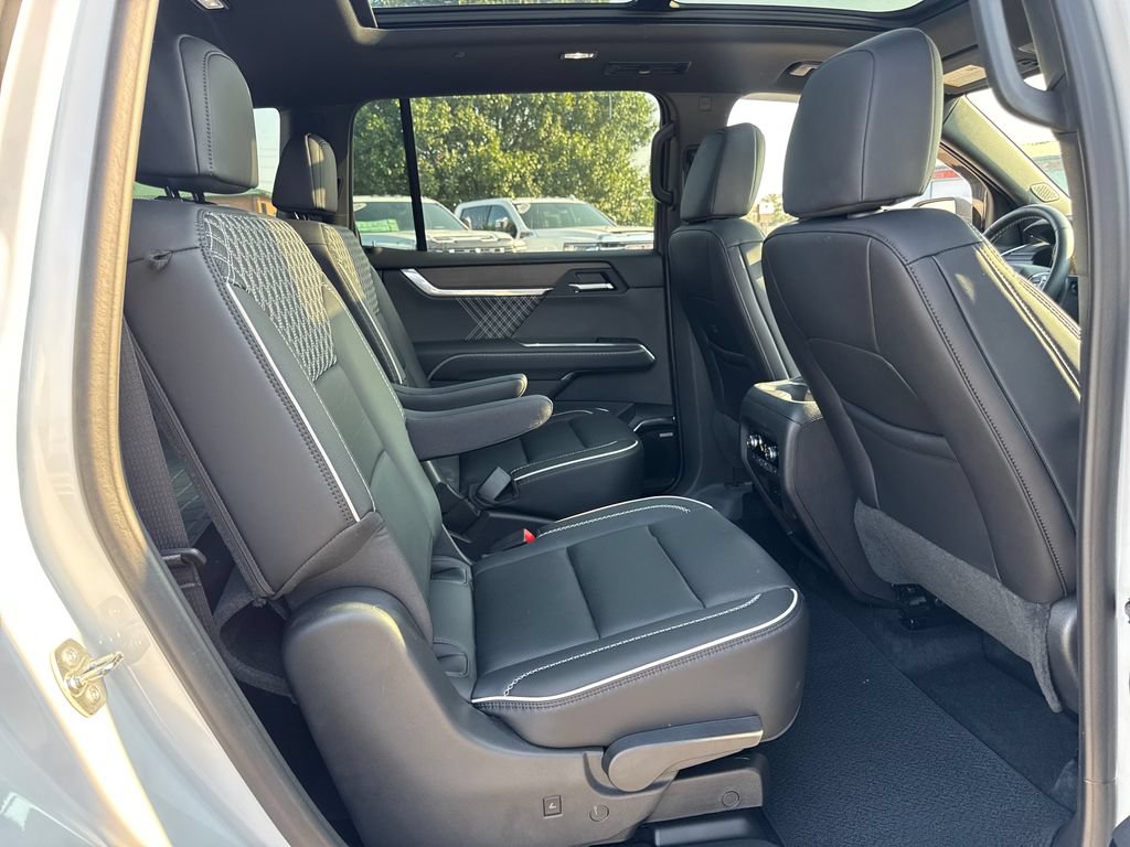 Used 2025 GMC Acadia Denali FWD image 12