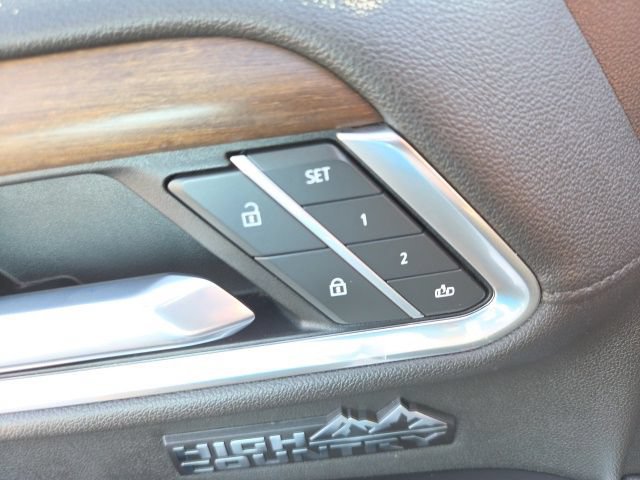 Used 2022 Chevrolet Silverado 1500 High Country w/ High Country Premium Package AWD/4WD image 22