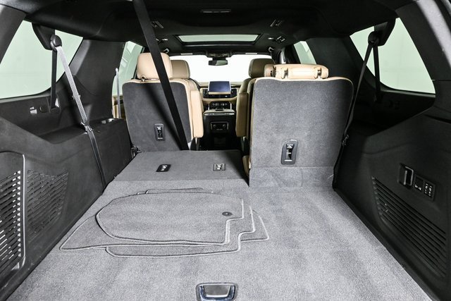 Used 2023 Chevrolet Suburban Premier image 34