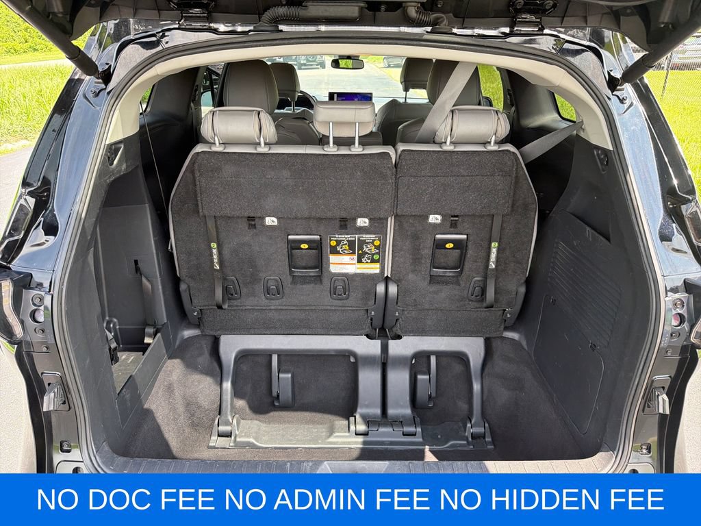 Used 2025 Toyota Sienna XLE FWD image 25