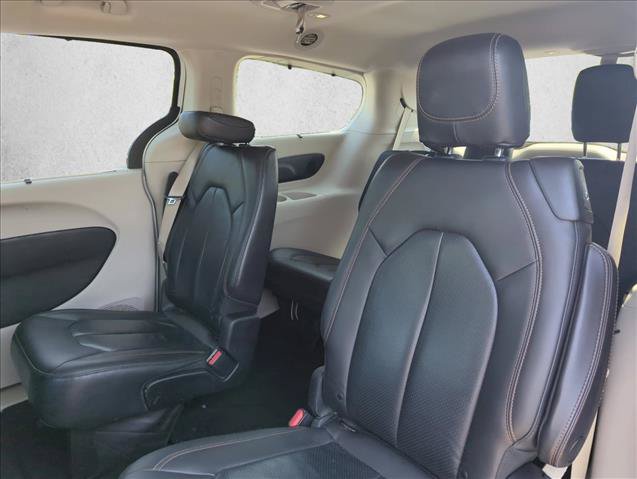 Used 2019 Chrysler Pacifica Touring-L Plus w/ Advanced Safetytec Group FWD image 26