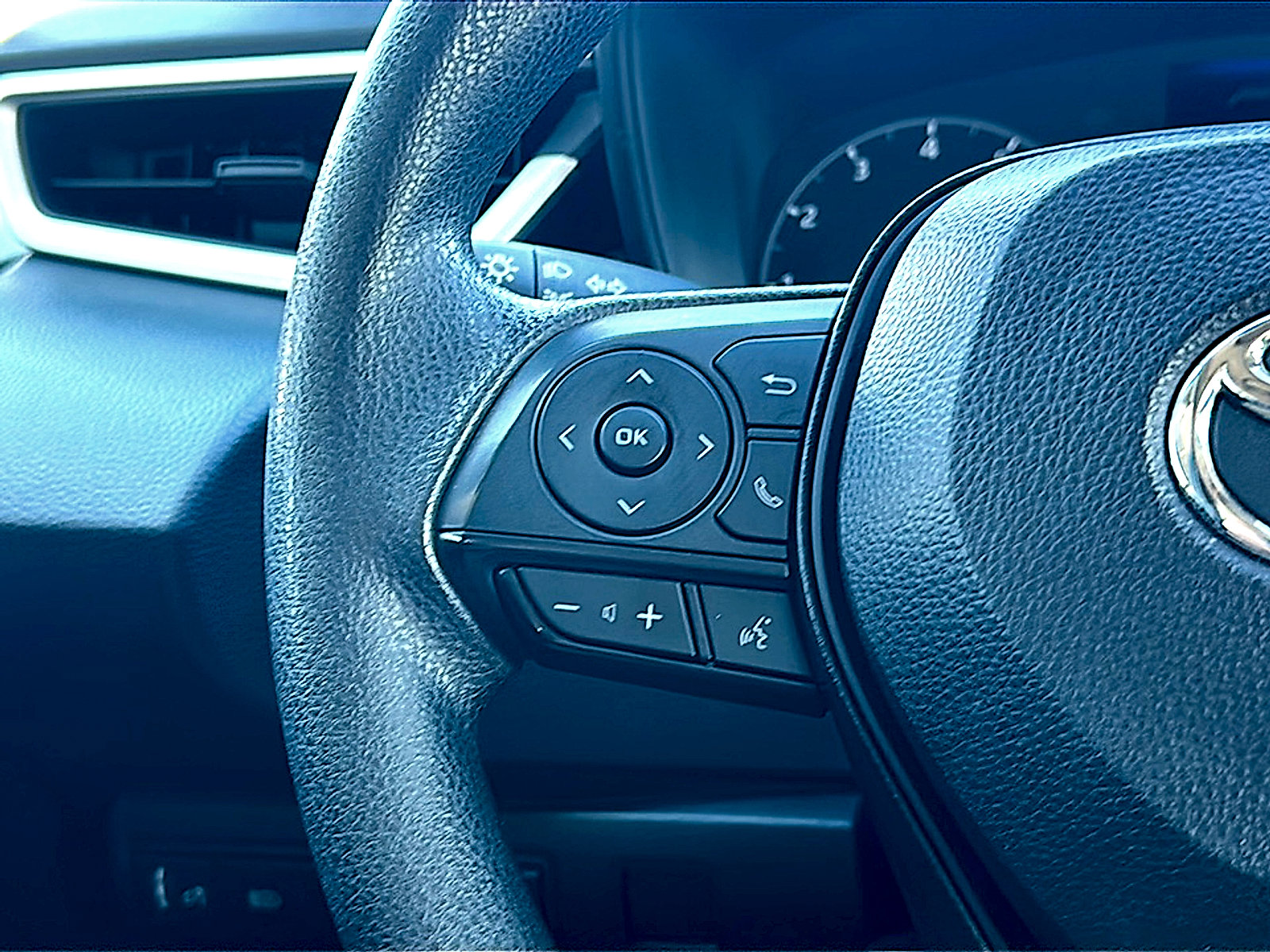 Used 2023 Toyota Corolla LE image 28