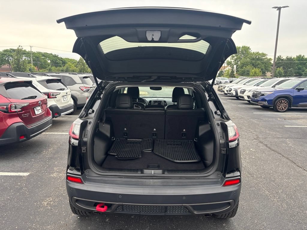 Used 2019 Jeep Cherokee Trailhawk w/ Cold Weather Group AWD/4WD image 7