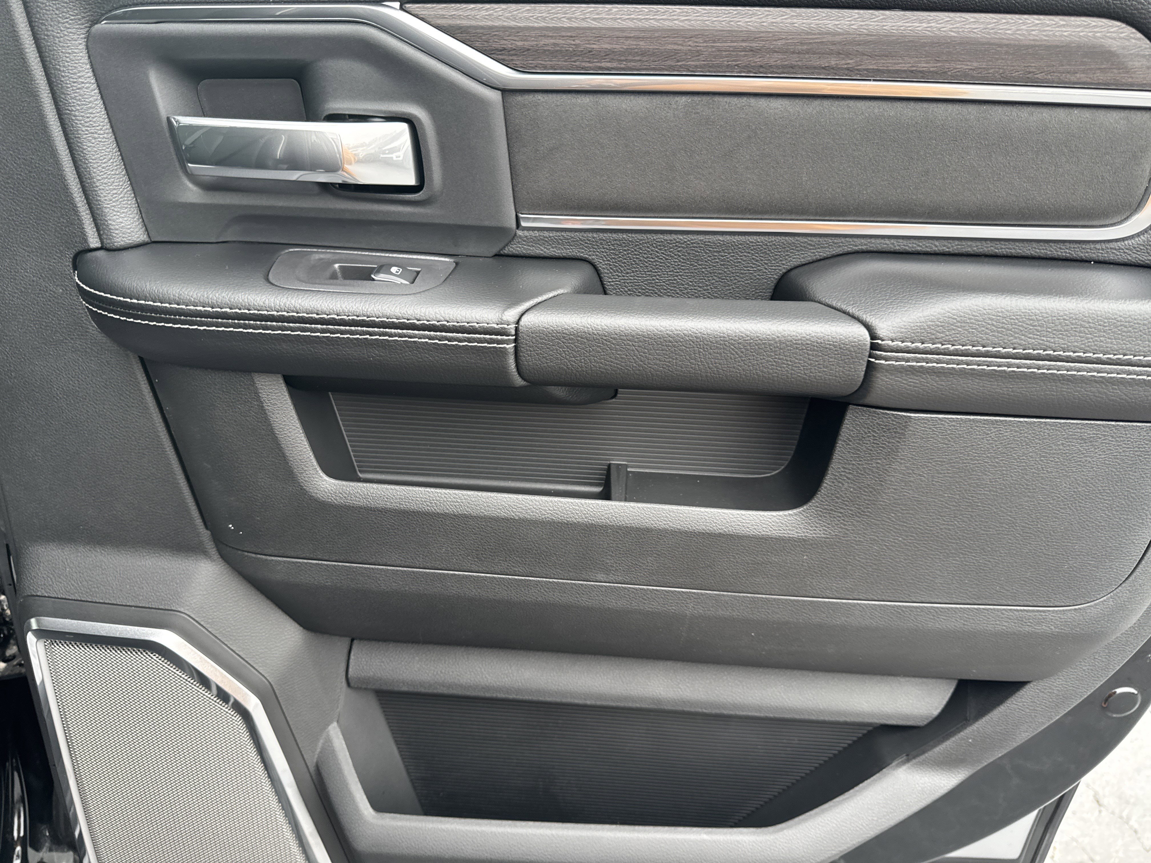 New 2026 RAM 2500 Laramie AWD/4WD image 16
