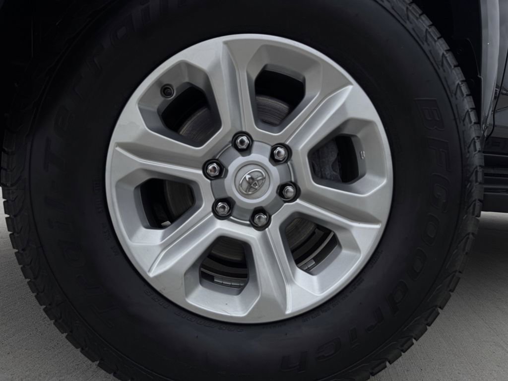 Used 2024 Toyota 4Runner SR5 AWD/4WD image 9