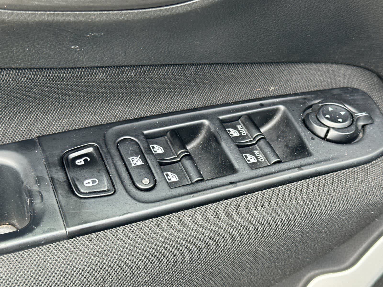Used 2021 Jeep Renegade Latitude w/ Convenience Group AWD/4WD image 14