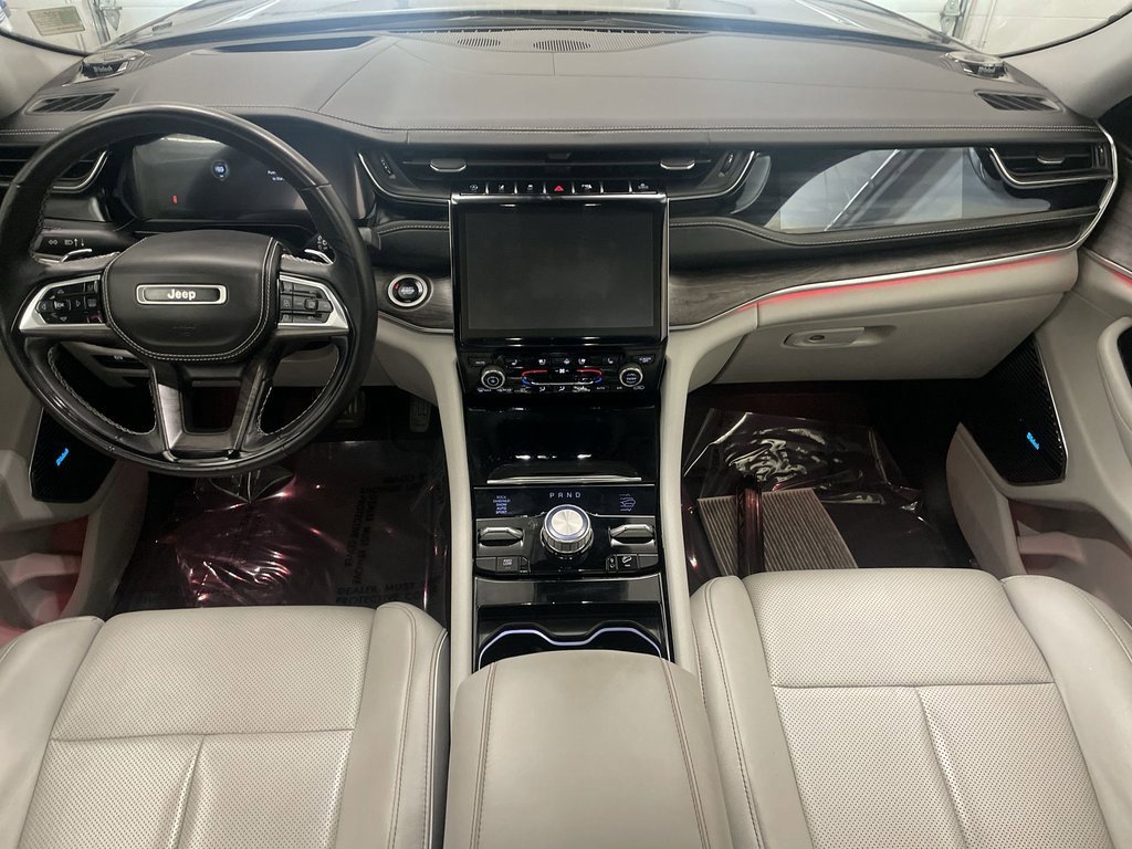 Used 2023 Jeep Grand Cherokee Overland w/ Advanced Protech Group III image 15