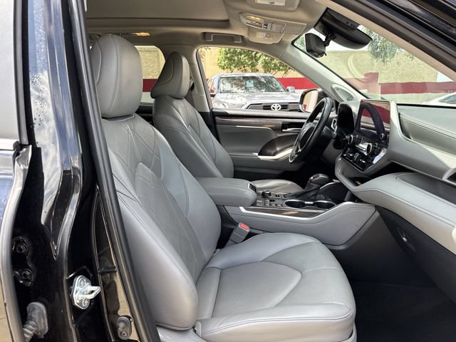 Used 2024 Toyota Highlander Platinum AWD/4WD image 33