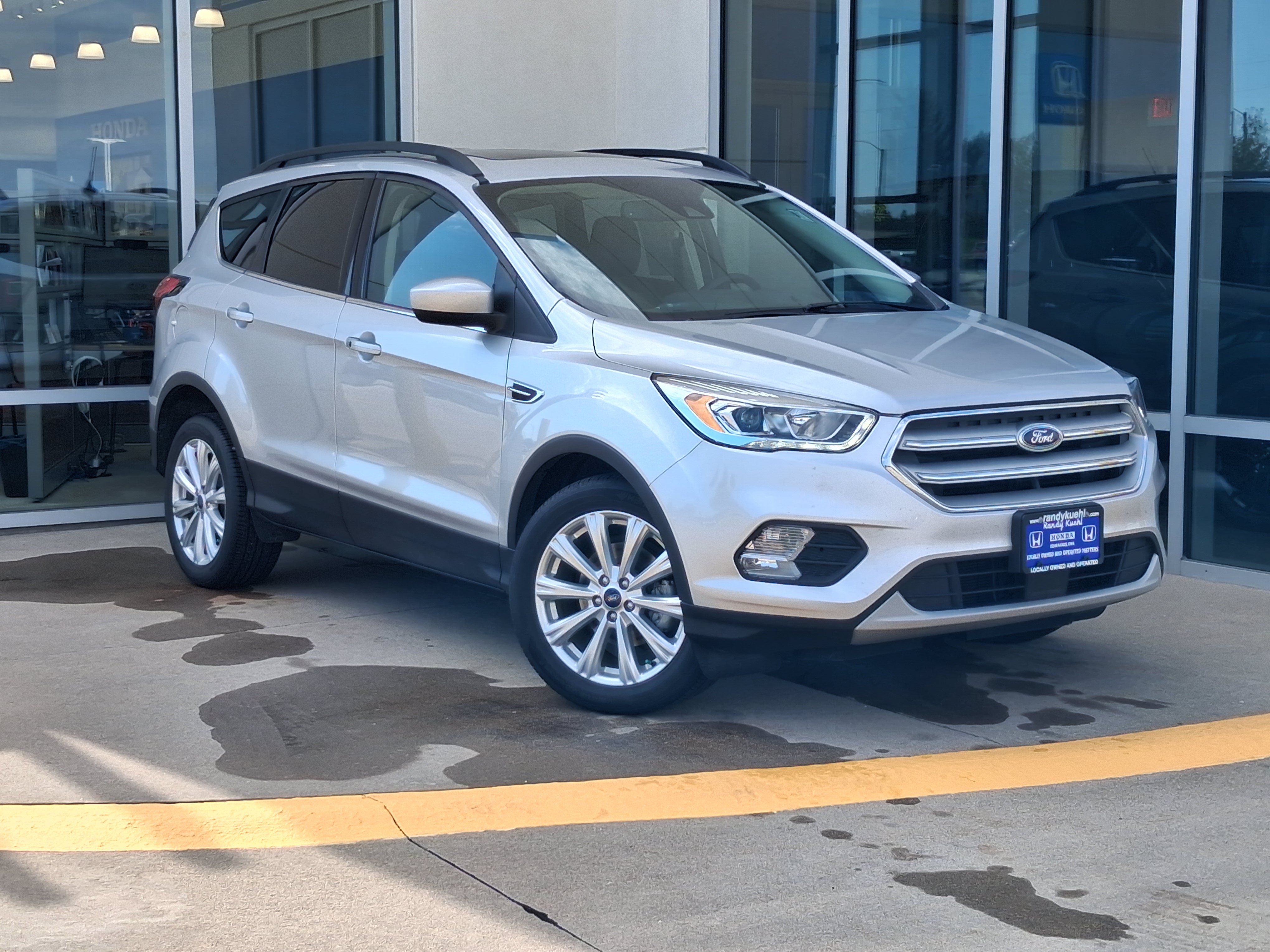 Used 2019 Ford Escape SEL FWD image 2
