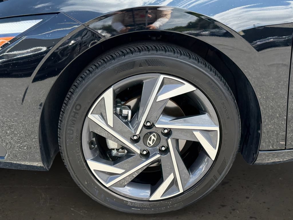 Used 2025 Hyundai Elantra Sport FWD image 27