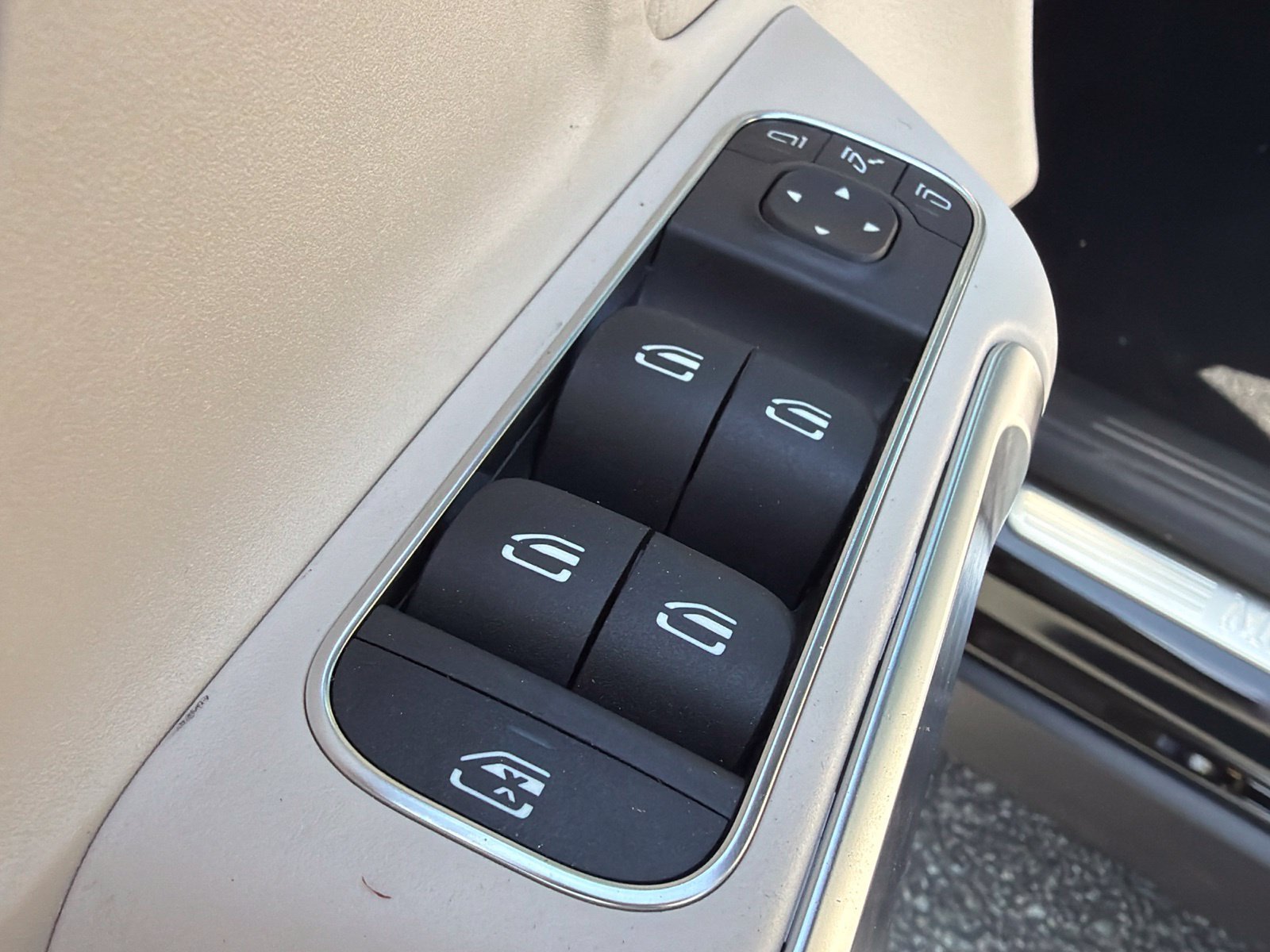 New 2026 Mercedes-Benz GLB 250 4MATIC image 17