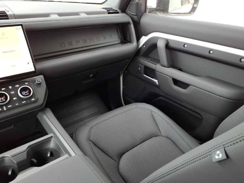 New 2026 Land Rover Defender 110 X-Dynamic SE AWD/4WD image 22