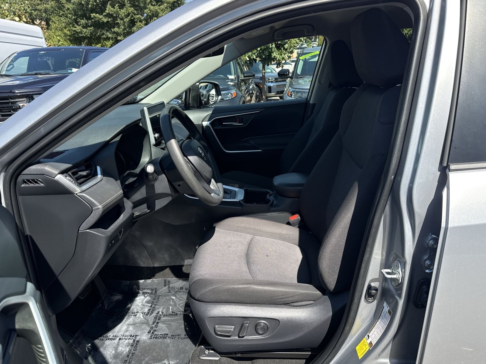 Used 2025 Toyota RAV4 XLE AWD/4WD image 13