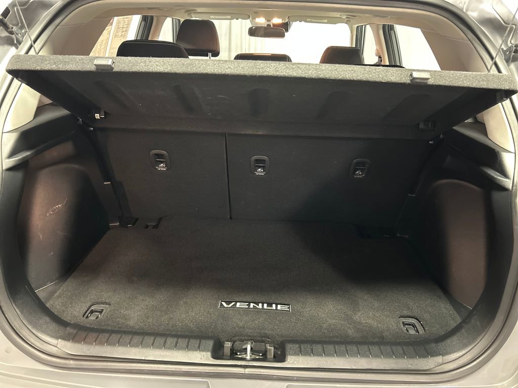 Used 2022 Hyundai Venue SEL FWD image 22
