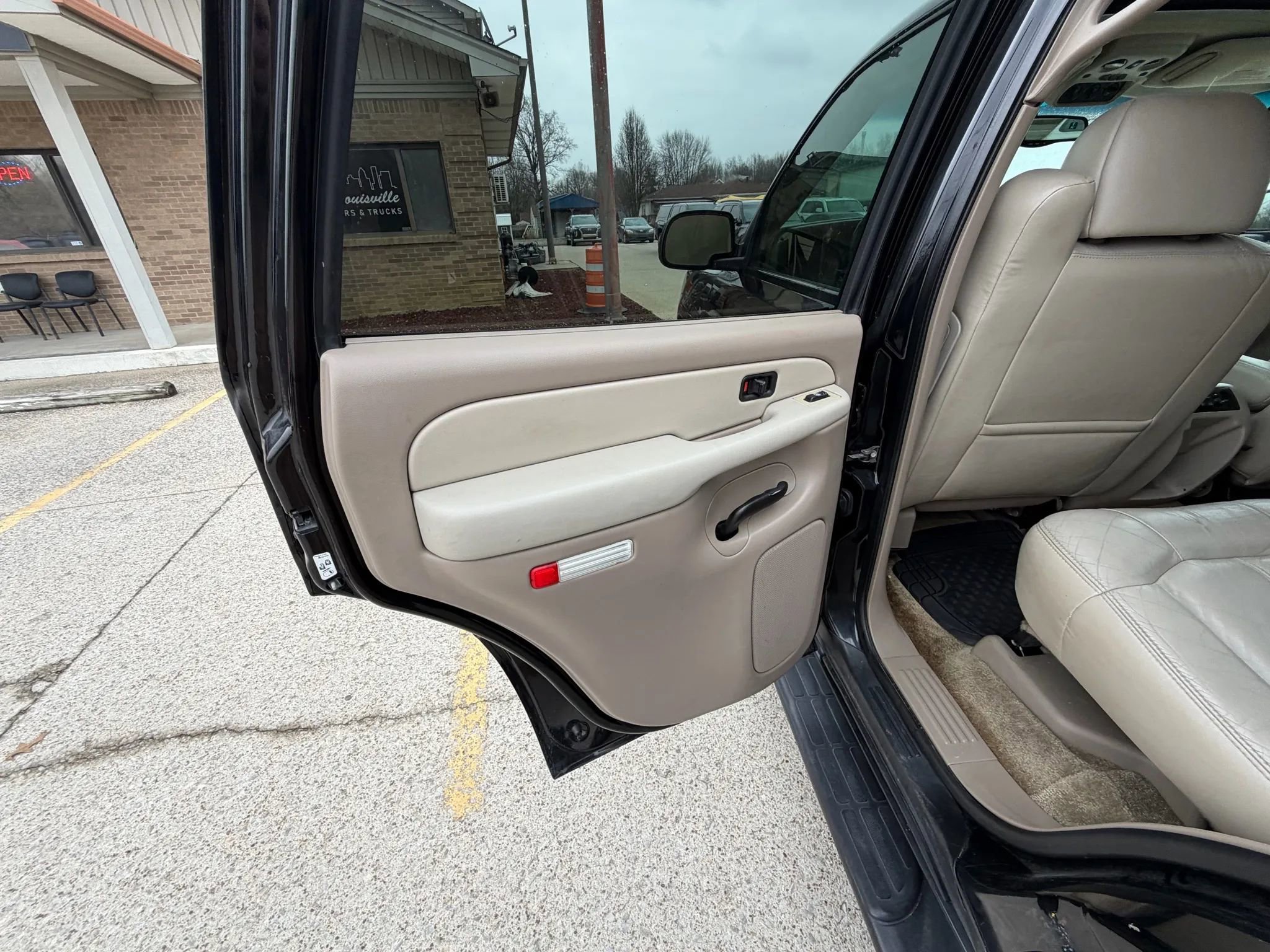 Used 2002 Chevrolet Tahoe LT image 26