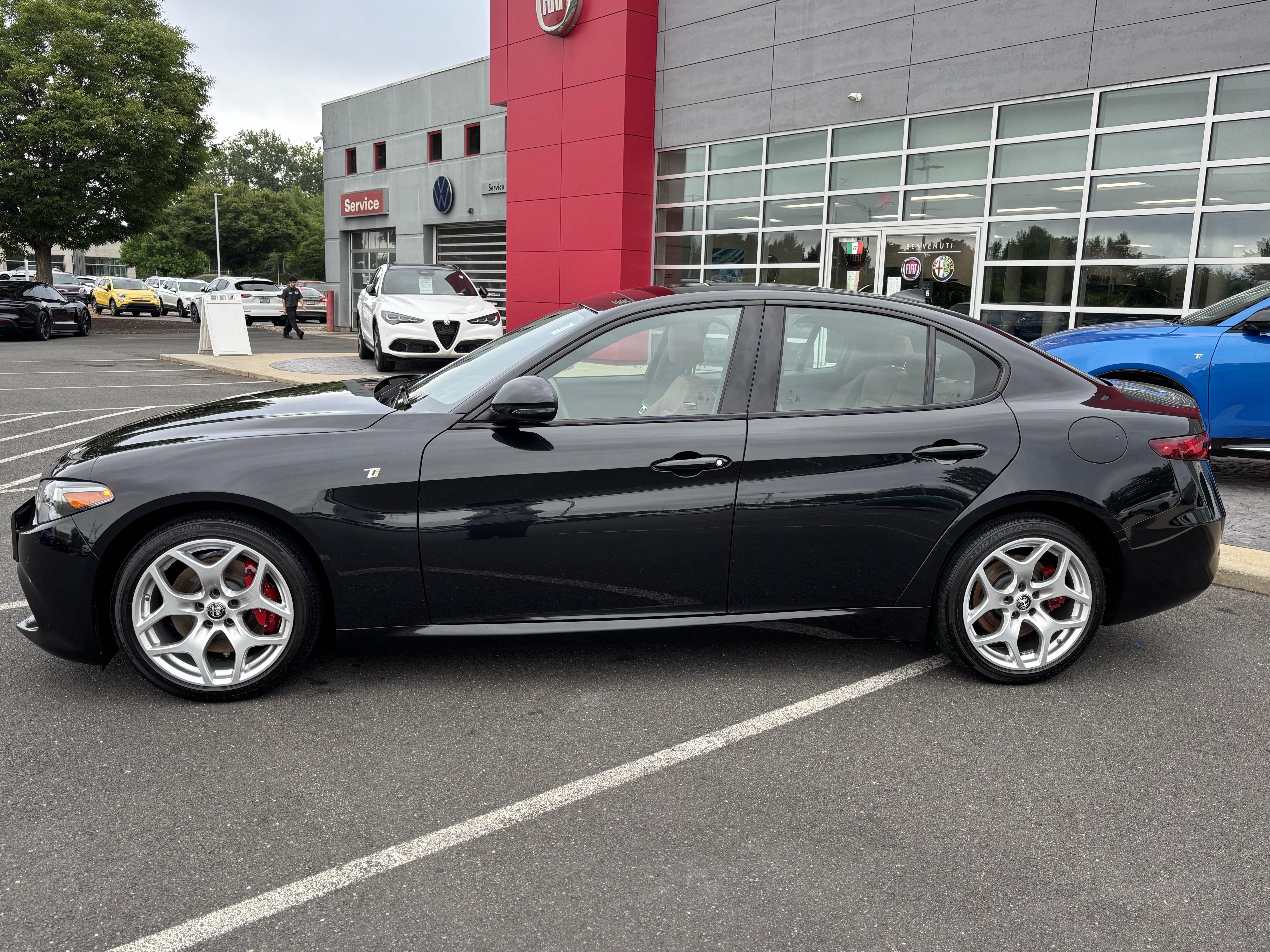 Certified 2023 Alfa Romeo Giulia Ti AWD/4WD image 4