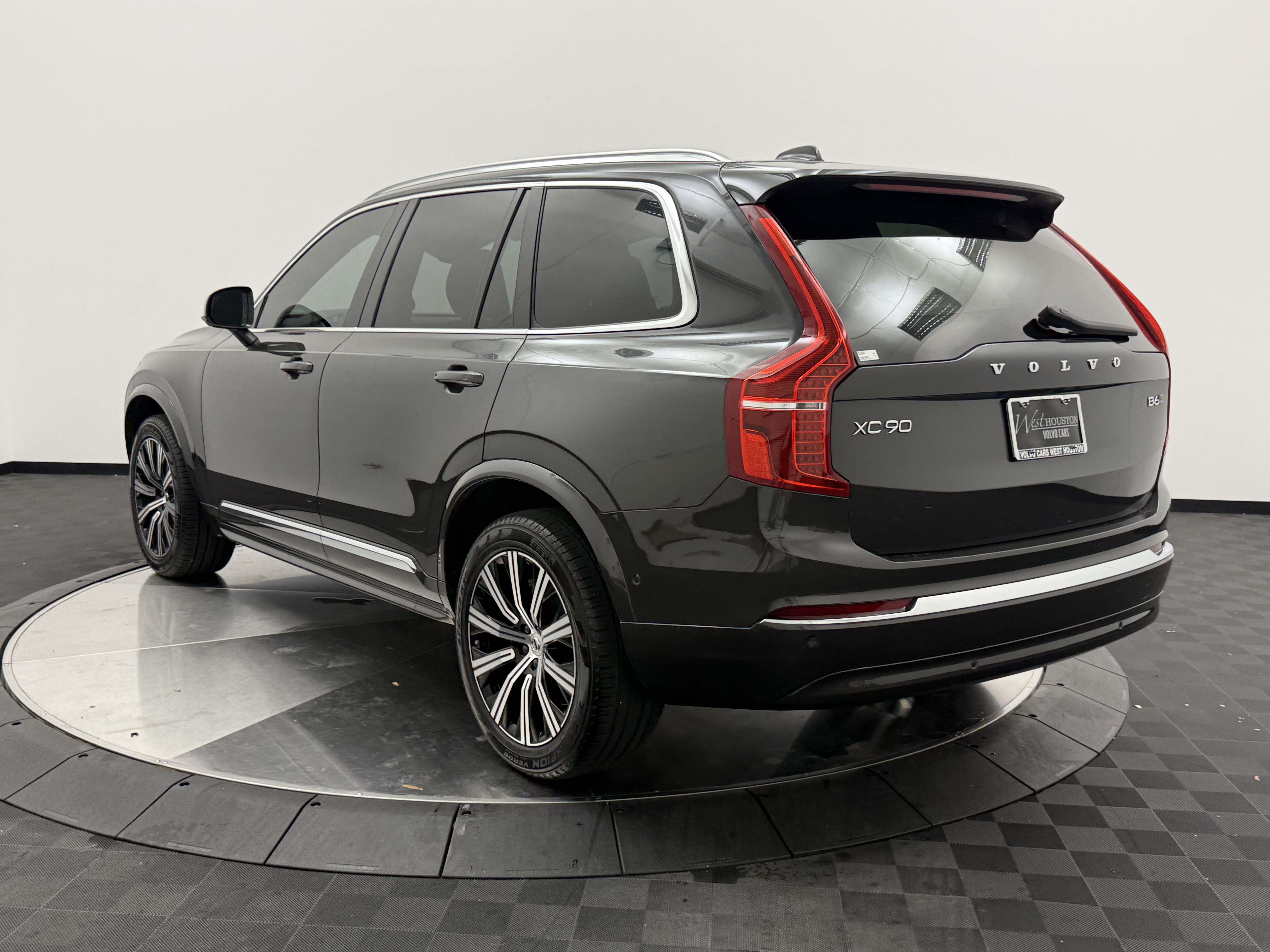 Certified 2024 Volvo XC90 B6 Plus AWD/4WD image 5