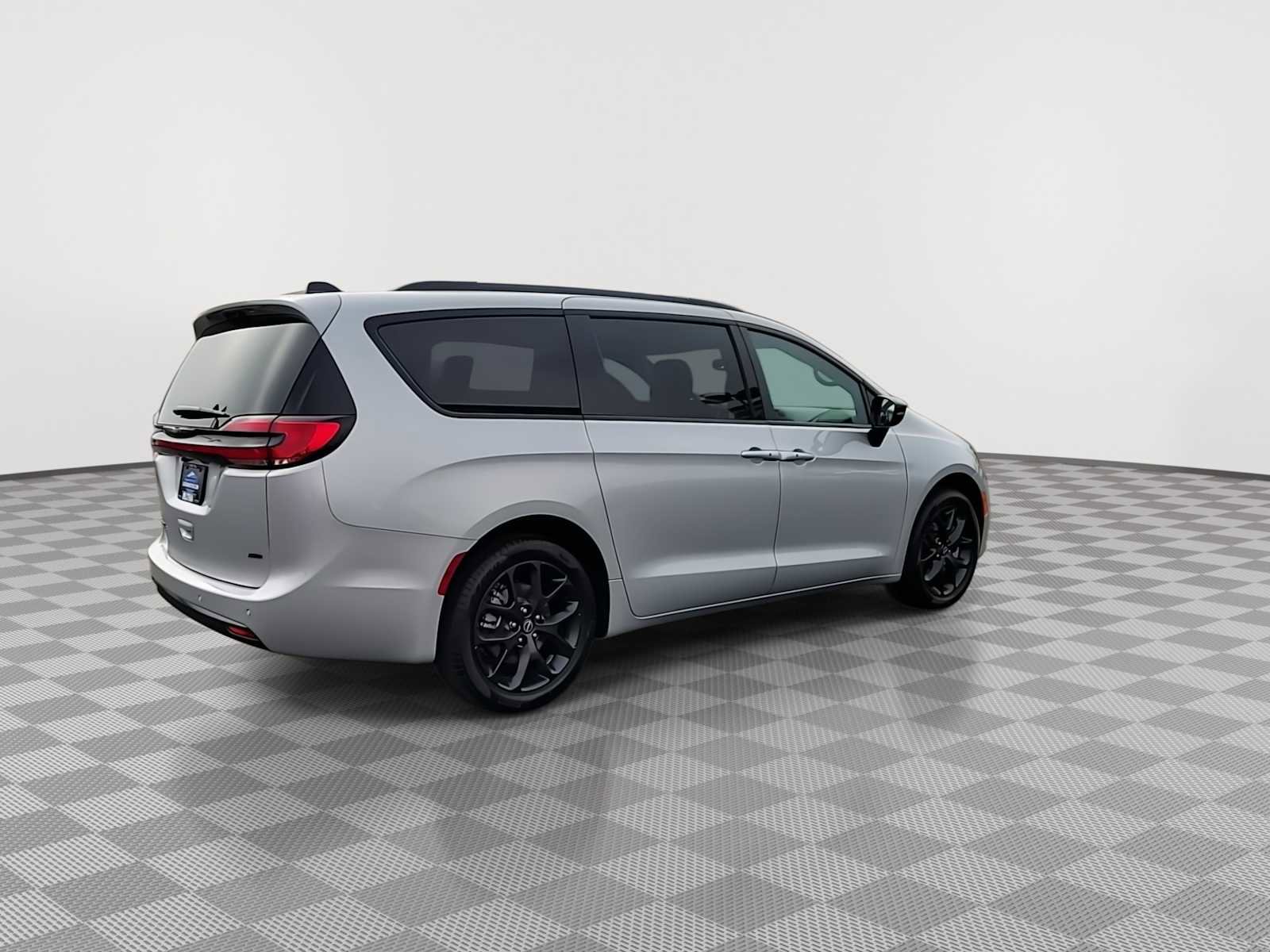 New 2026 Chrysler Pacifica Select w/ S Appearance Package image 8