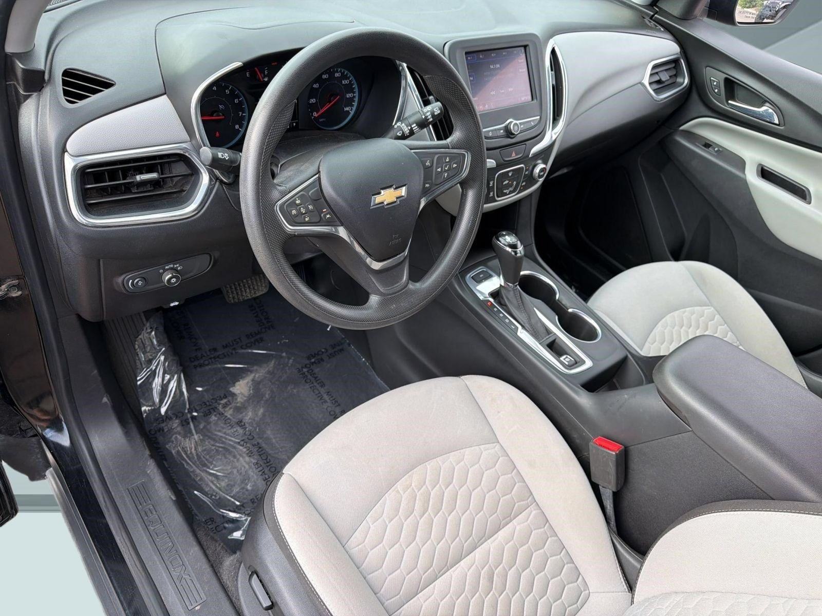 Used 2020 Chevrolet Equinox LS w/ LS Convenience Package AWD/4WD image 4