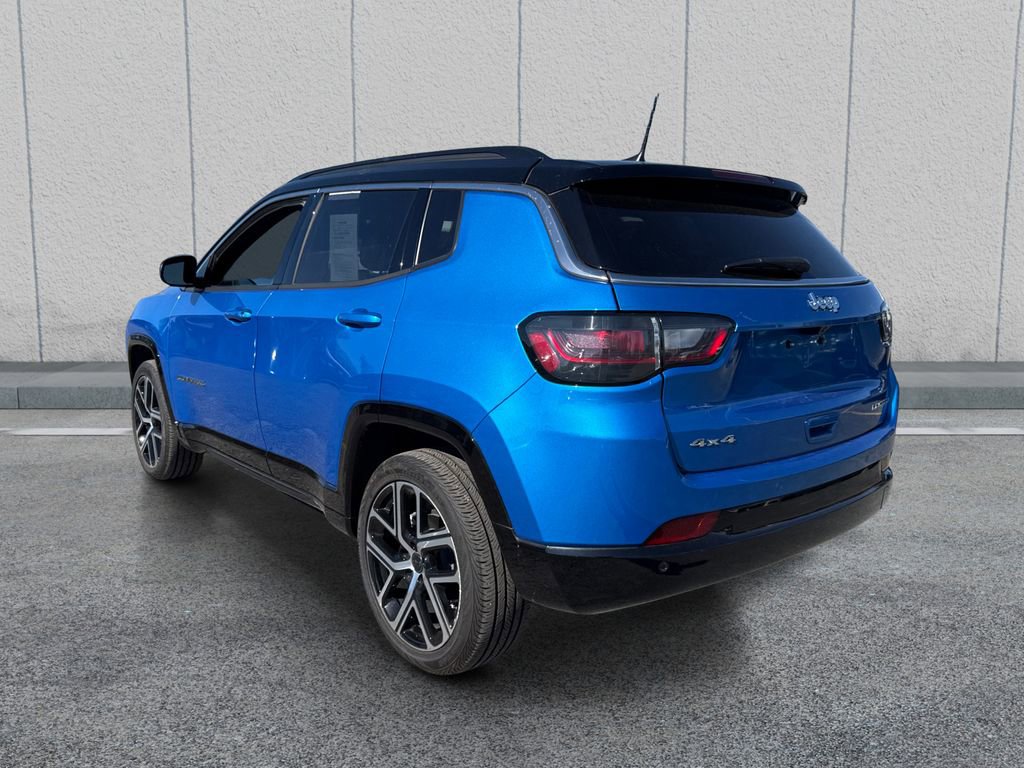 Used 2025 Jeep Compass Limited w/ Elite Group AWD/4WD image 5