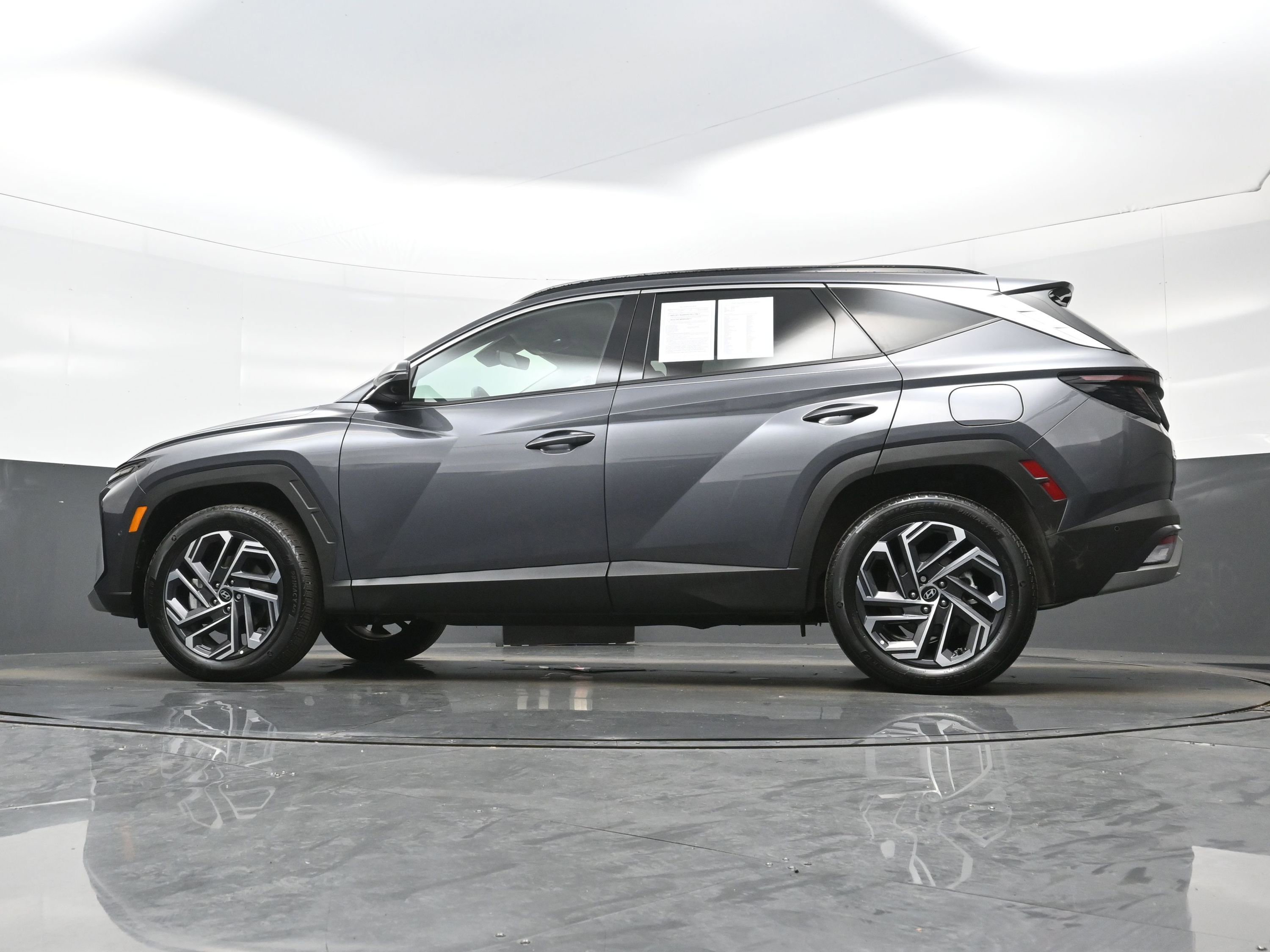 Certified 2025 Hyundai Tucson Limited AWD/4WD image 28