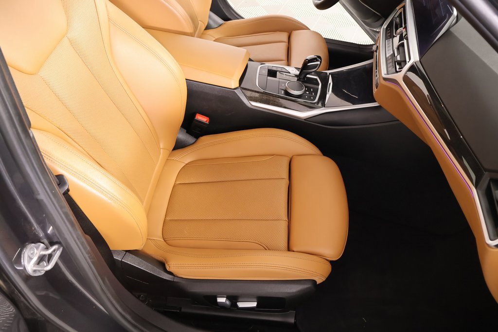 Used 2022 BMW 330i xDrive 330i xDrive w/ Driving Assistance Package image 14