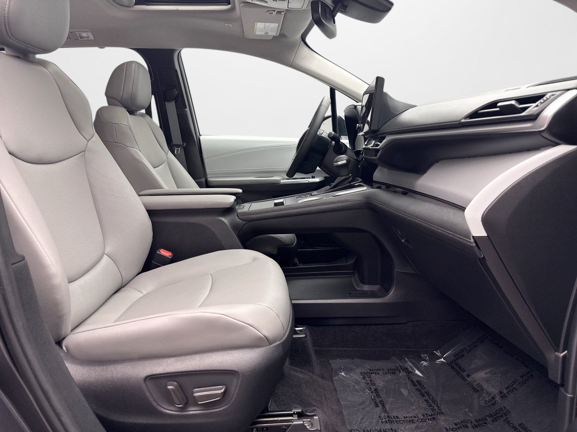 Used 2025 Toyota Sienna XLE AWD/4WD image 18