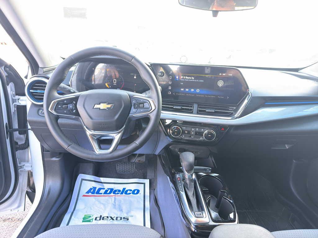 Used 2025 Chevrolet Trax LT w/ Driver Confidence Package image 12