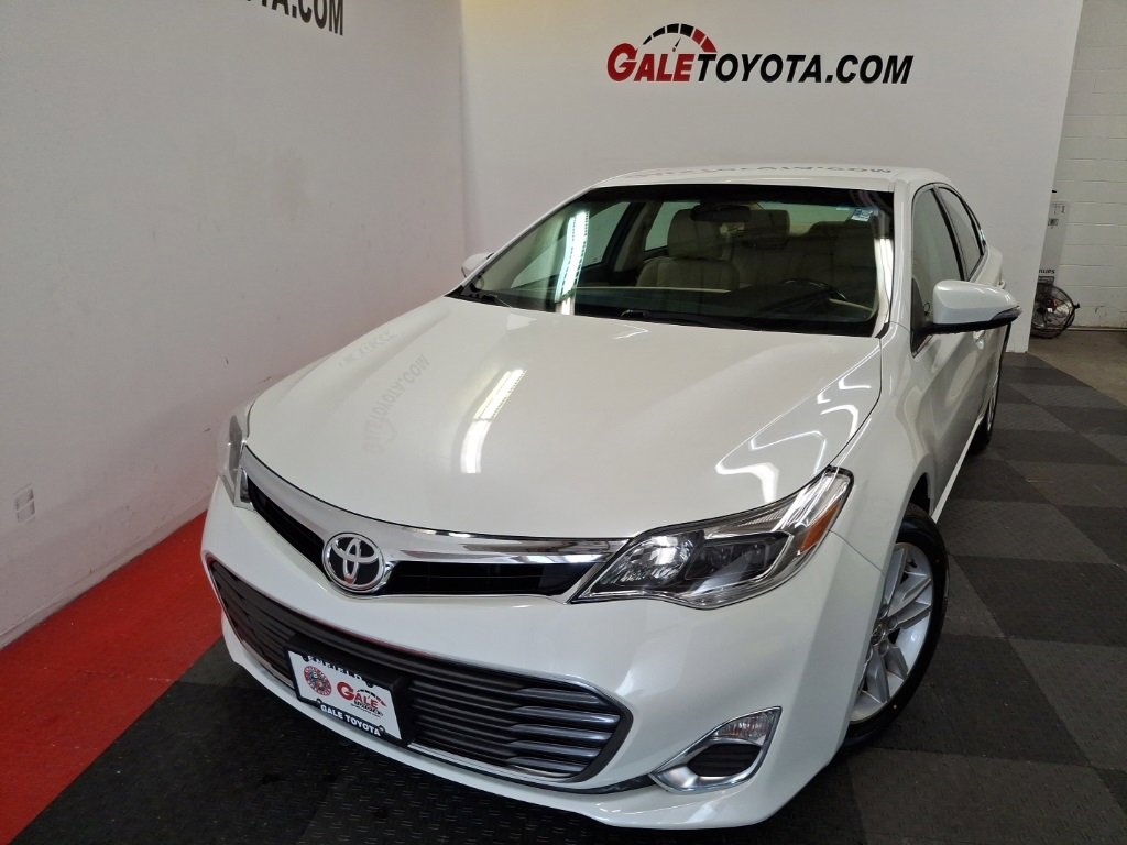 Used 2015 Toyota Avalon XLE image 2