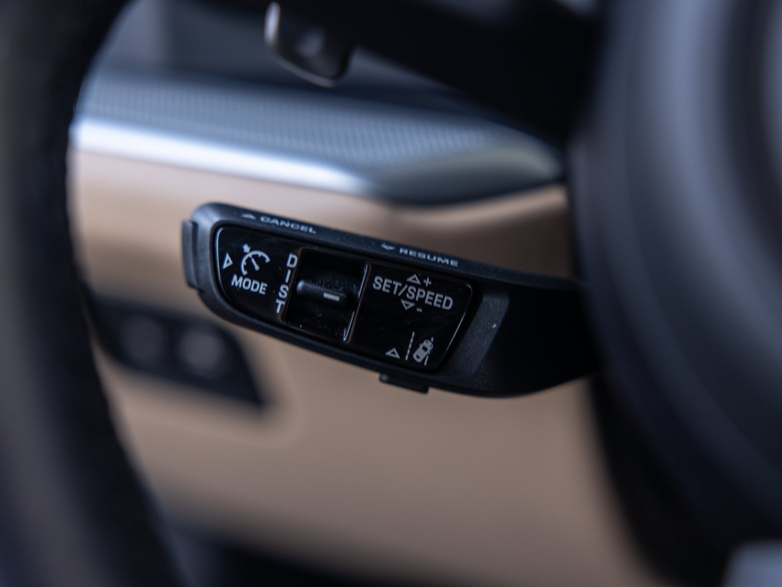 Certified 2025 Porsche Cayenne E-Hybrid Coupe AWD/4WD image 50