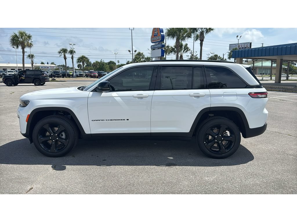 New 2026 Jeep Grand Cherokee Limited w/ Limited Altitude Package RWD image 3