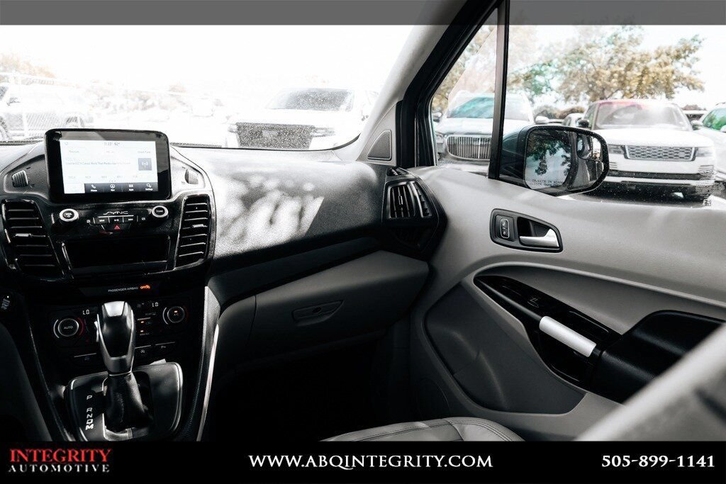 Used 2019 Ford Transit Connect Titanium w/ Titanium Premium Package FWD image 11