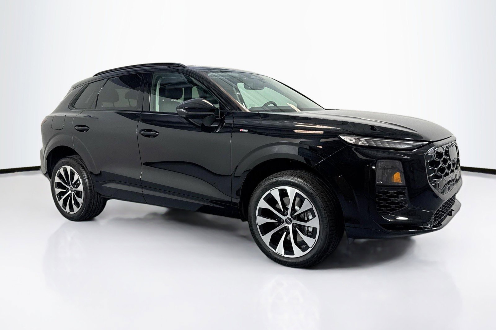 New 2026 Audi Q3 quattro 2.0T image 3