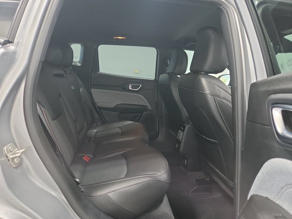 Used 2023 Jeep Compass Latitude AWD/4WD image 17