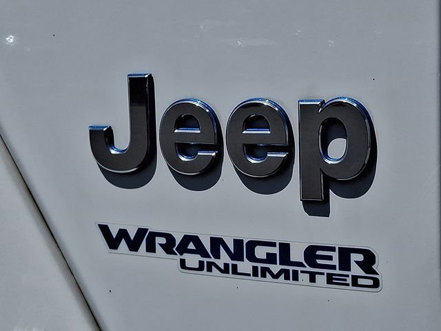 Used 2022 Jeep Wrangler Unlimited Sahara w/ Cold Weather Group AWD/4WD image 30