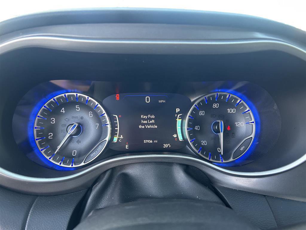 Used 2024 Chrysler Pacifica Touring-L image 10