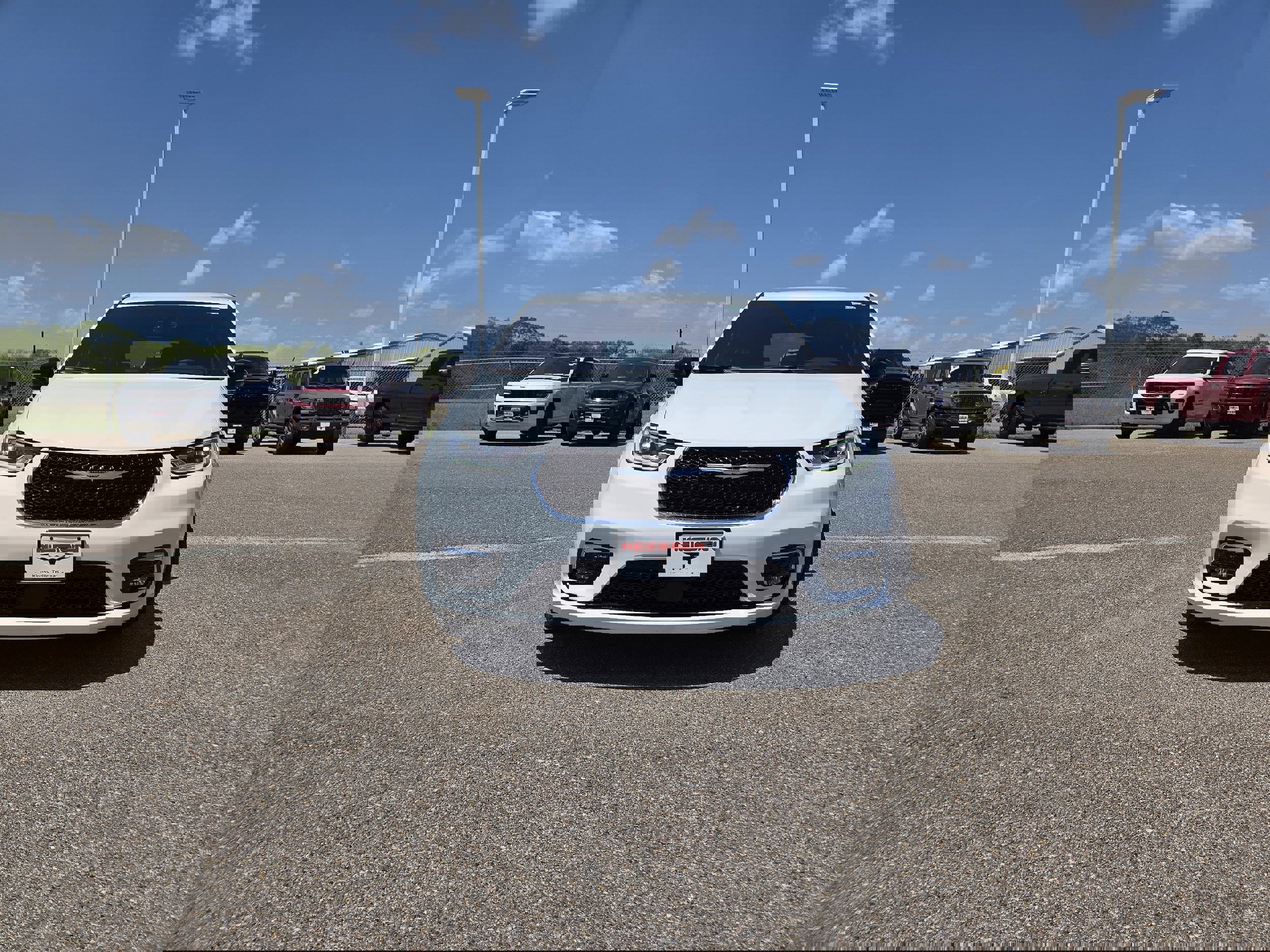 New 2026 Chrysler Pacifica Select image 2