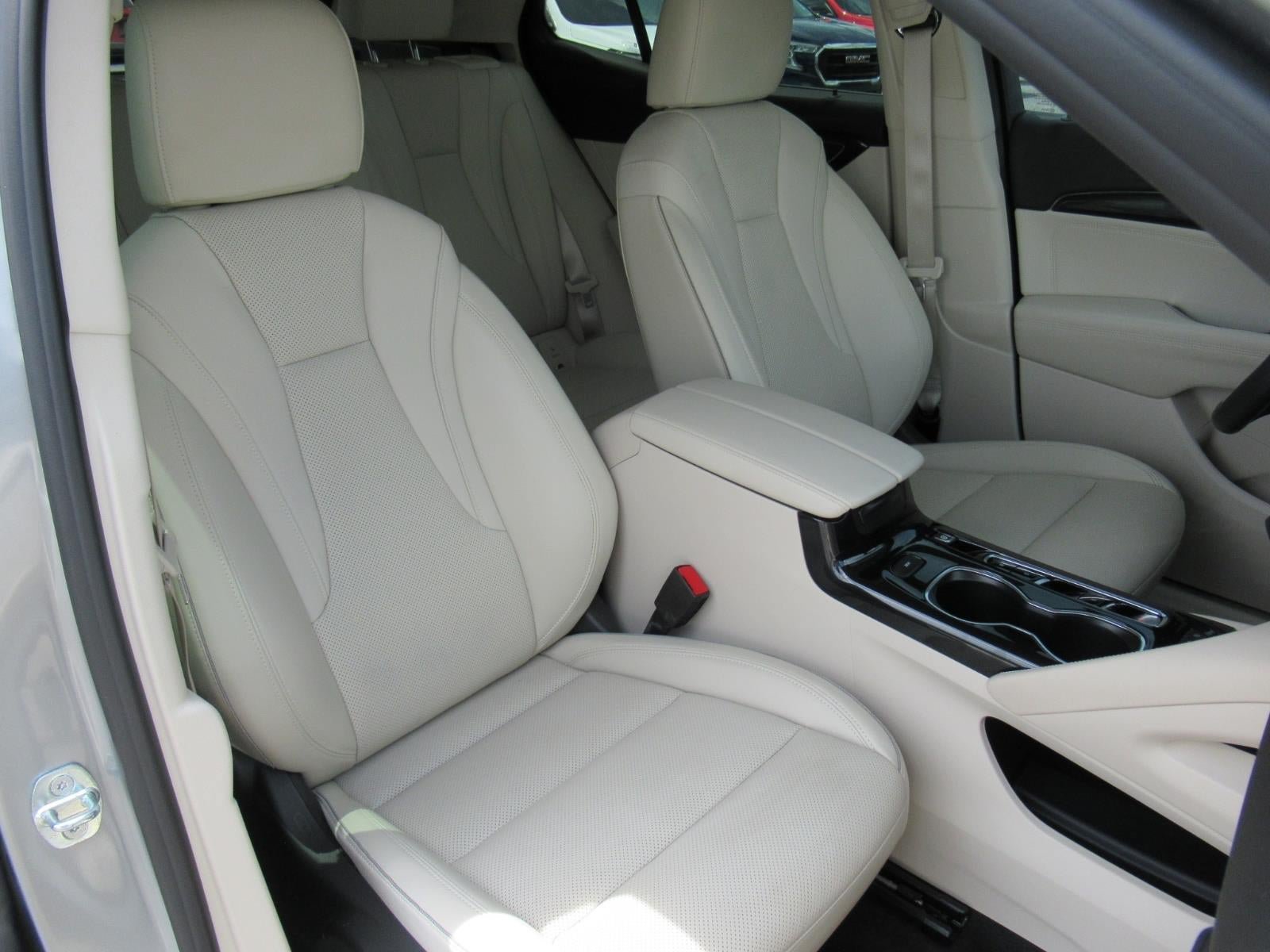 Used 2023 Buick Envision Essence AWD/4WD image 9