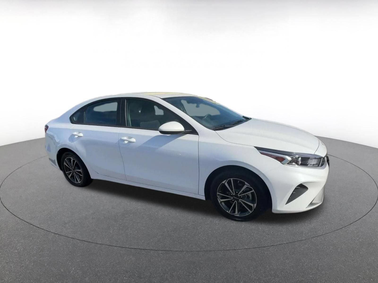 Used 2024 Kia Forte LXS FWD image 2