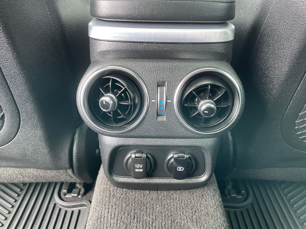 Used 2022 Kia Stinger GT1 AWD/4WD image 18