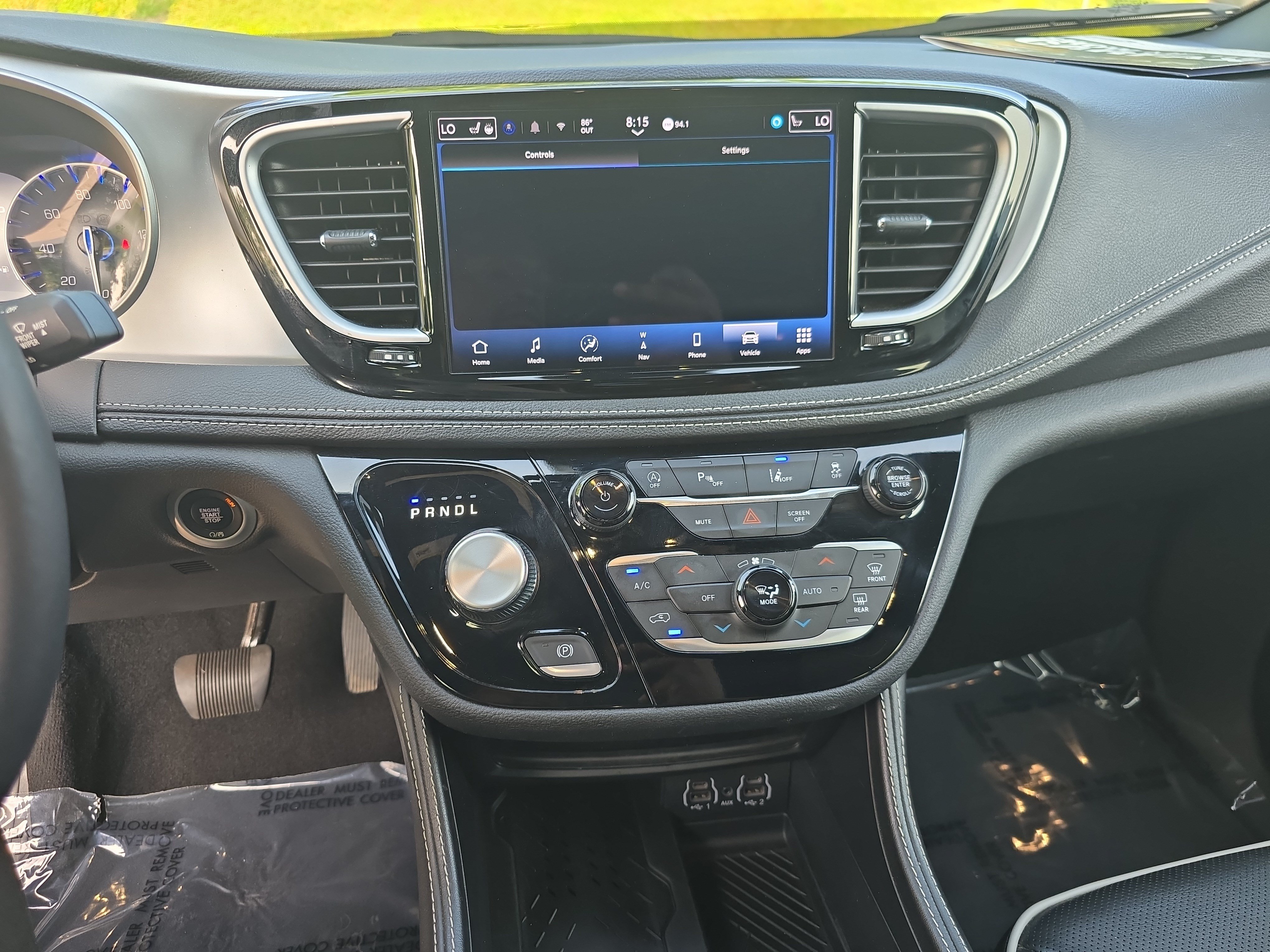 Used 2025 Chrysler Pacifica Limited FWD image 17