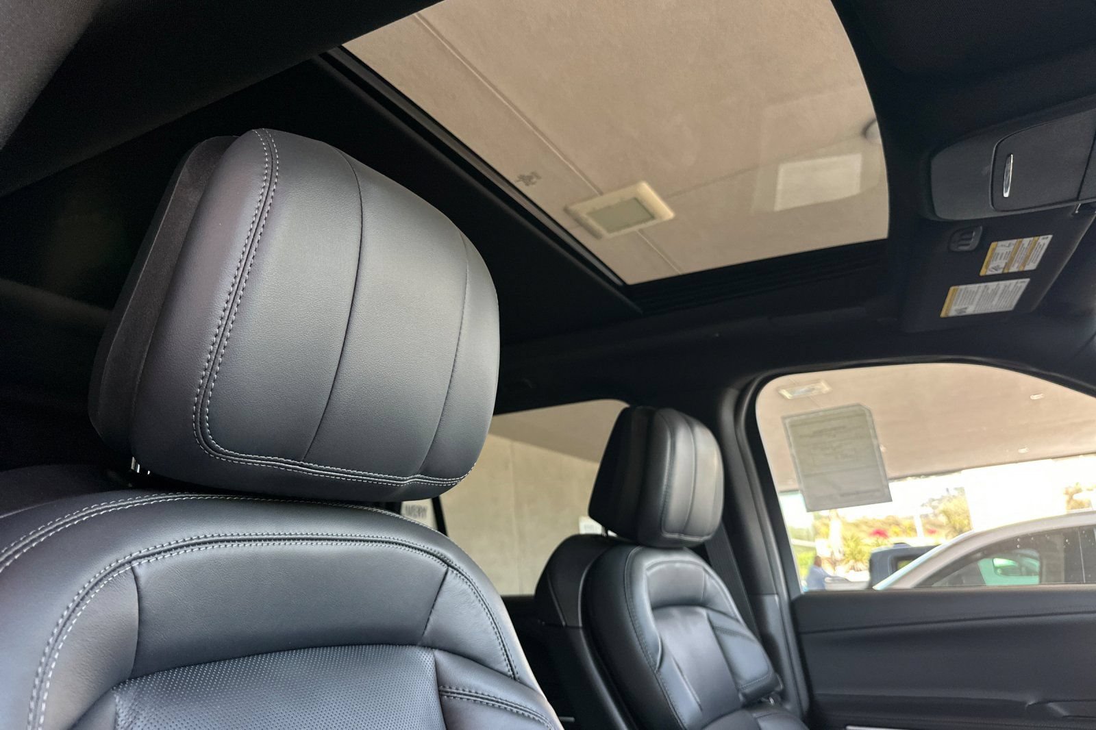 New 2026 Lincoln Navigator Reserve w/ Jet Appearance Package AWD/4WD image 17