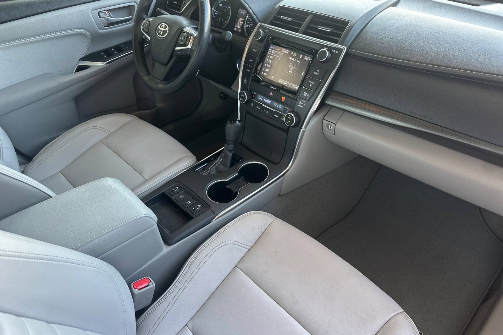 Used 2016 Toyota Camry XLE w/ Moonroof Package FWD image 16
