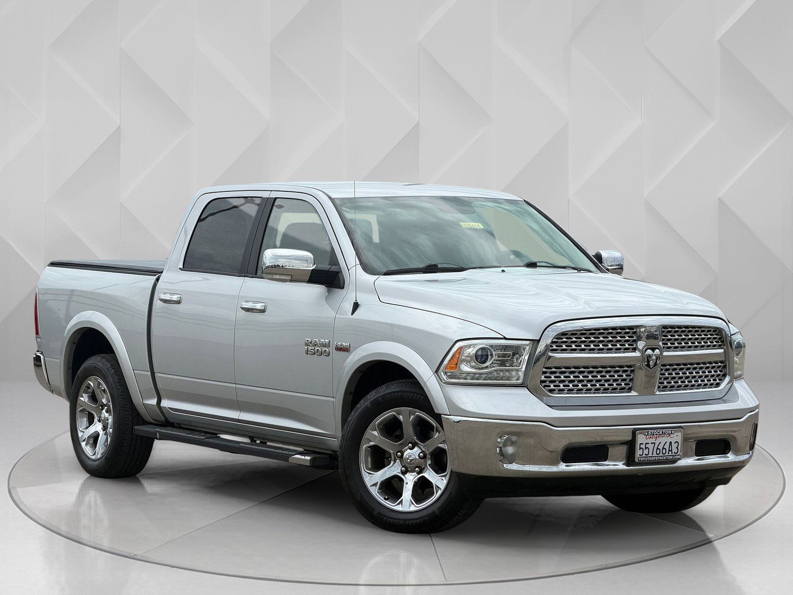 Used 2018 RAM 1500 Laramie image 2