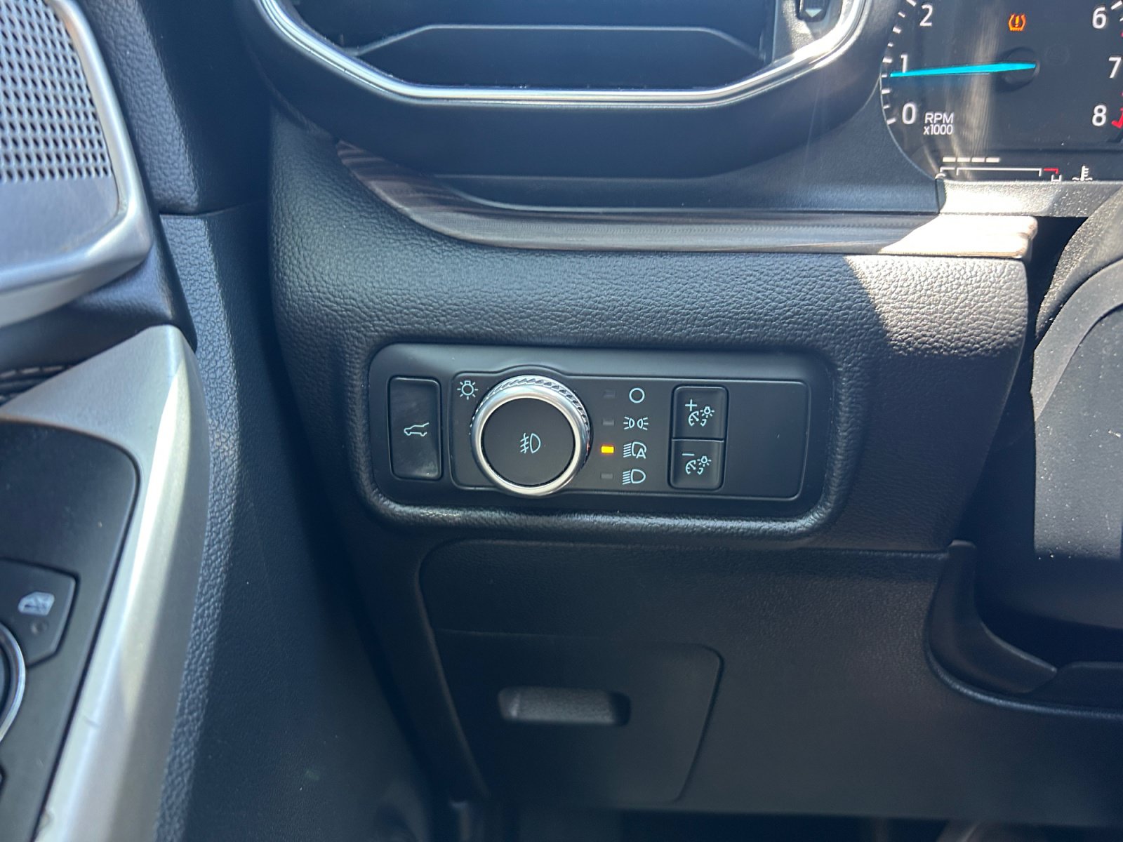 Used 2021 Ford Explorer Limited w/ Equipment Group 301A RWD image 12